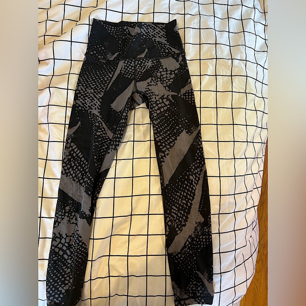 LULULEMON ATHLETICA LEGGINGS SIZE 2-4~RARE PATTERN